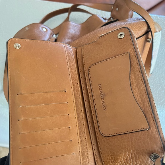 Burberry bag with Matching wallet - Picture 8 of 9